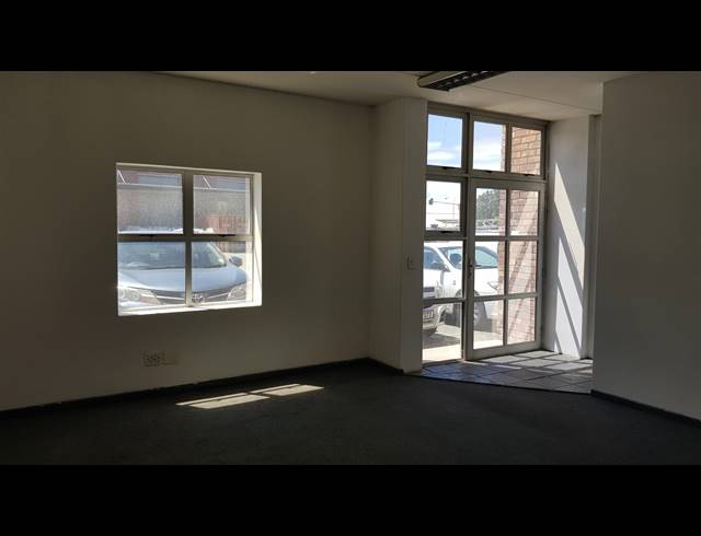 346M² FACTORY TO LET IN STIKLAND INDUSTRIAL